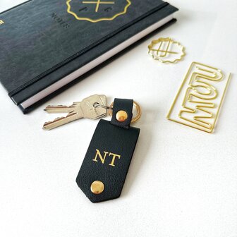 Zwarte sleutelhanger met initialen en fotohoudertje