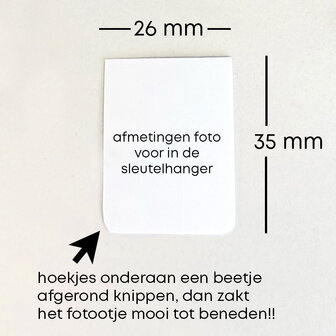 Roze sleutelhanger met initialen en fotohoudertje