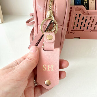 Roze sleutelhanger met initialen en fotohoudertje
