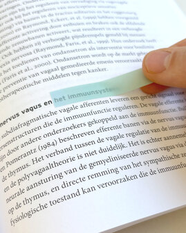 Markeer teksten of belangerijke delen met een herkleefdbare sticky notes