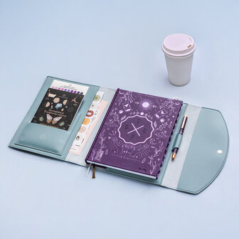 paarse planner met blauwe organiser 2026