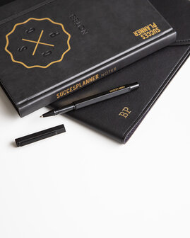 Mat zwarte pen, met gepersonaliseerde SuccesPlanner