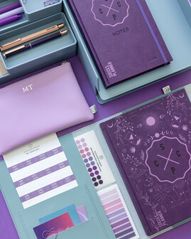 Paarse stickerset en blauwe deskset