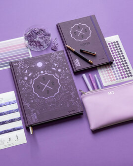 Terminplaner &amp; Agenda 2026 &ndash; vereint Ihren Privat- und Schulalltag in einem Planer &ndash; SuccesPlanner 2026 - Purple Universe