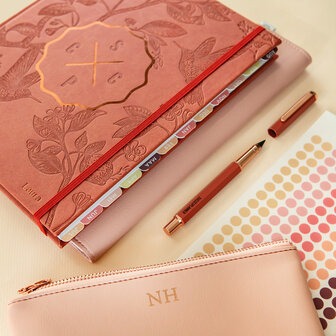 Blush en Terracotta pennenetius etuis in dubbelkleur met rose folie afwerking