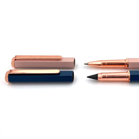combi roze pen + donkerblauw potlood