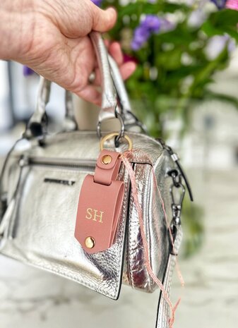 Roze sleutelhanger met initialen en fotohoudertje