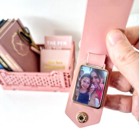 Roze sleutelhanger met initialen en fotohoudertje