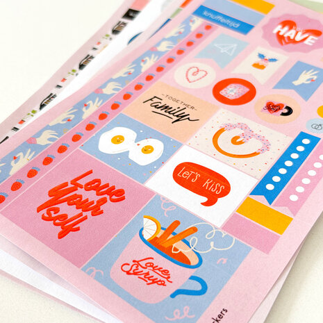 Zelfliefde stickerboek met hartjes, zelfliefde en grappige quotes
