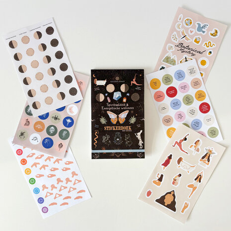 wellness stickerboek met leuke stickers over vrouwen, relaxen en het goede leven