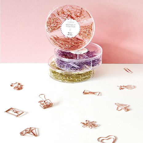 Paperclips in verschillende vormenen klemmen in ronde box