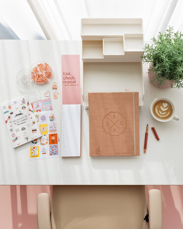 Witte deskset modulair en handig wit en overzichtelijk