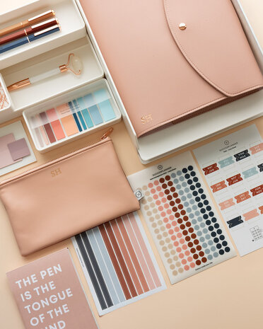 Witte deskset en blush stationary