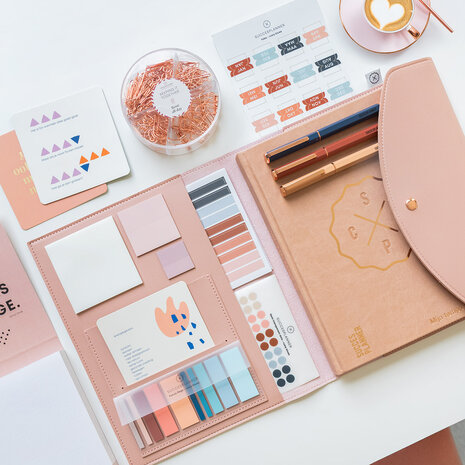 ingevulde organiser in blush met stickers 