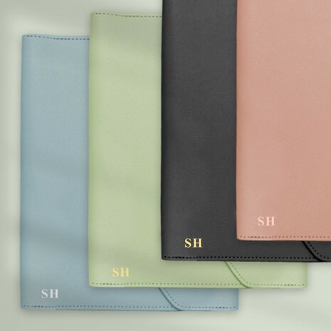 Organsiers in roze, blauw, groen, zwart, wit en paars