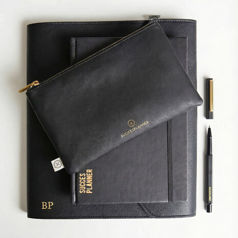 Zwarte pennenetui - slimline high-end business met je initialen erop gouden afwerking bipassende zwarte set voor de onderneemst