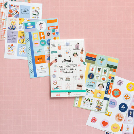 Positiviteit die blijft plakkenstickerboek